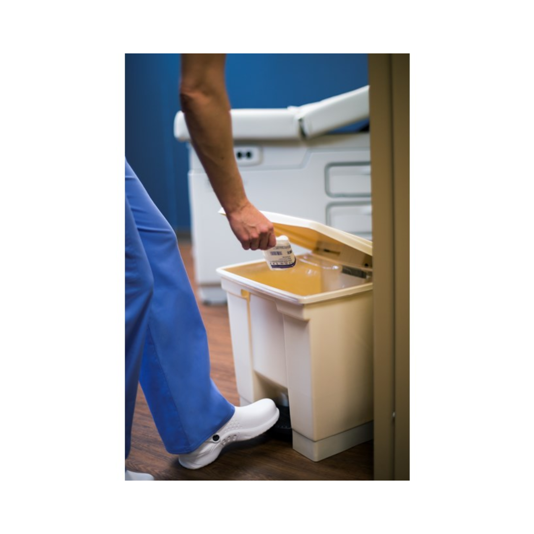 Rubbermaid® Legacy Step-On Containers – 8, 12 & 18 Gal, Beige