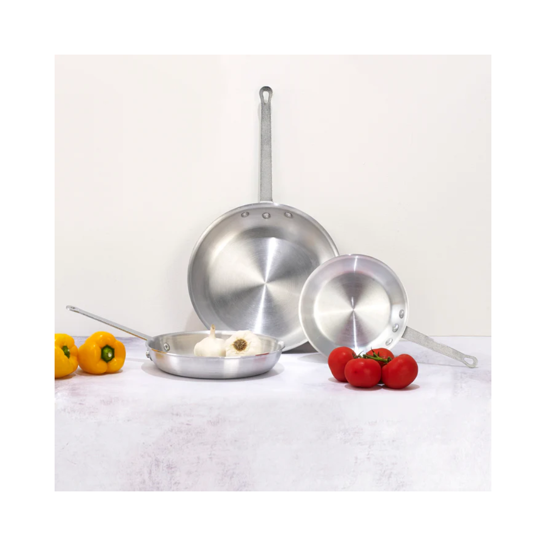Winco® Gladiator™ Natural Finish Aluminum Fry Pan – 3003 Alloy, 14" Dia